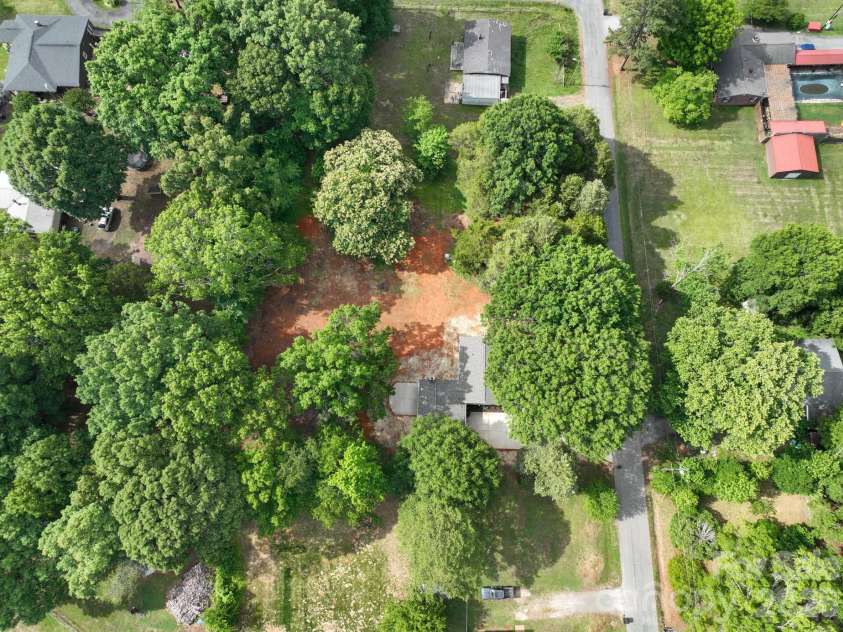 185 Garden Lane, Salisbury, NC 28146.  MLS# CAR4387378, YatesRealty ID 26409. 