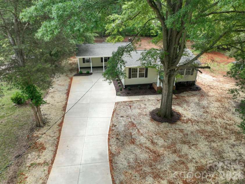 185 Garden Lane, Salisbury, NC 28146.  MLS# CAR4387378, YatesRealty ID 26409. 