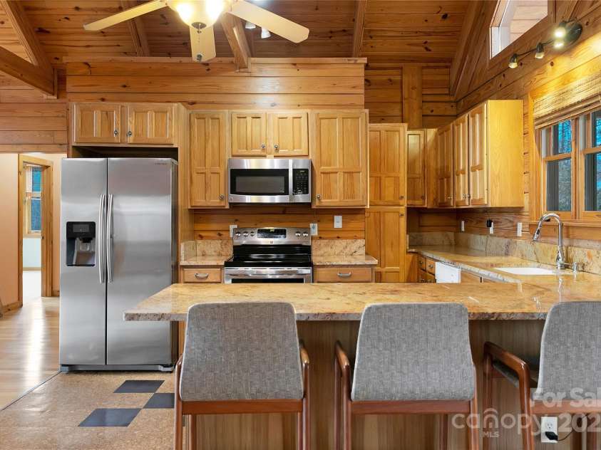 42 Tsitsi Court, Brevard, NC 28712.  MLS# CAR4326496, YatesRealty ID 2641. 