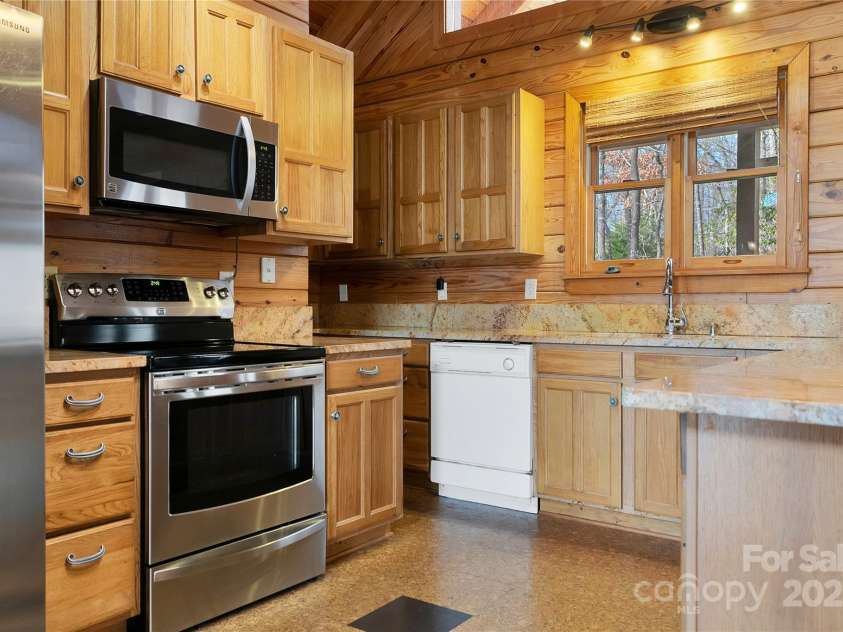 42 Tsitsi Court, Brevard, NC 28712.  MLS# CAR4326496, YatesRealty ID 2641. 