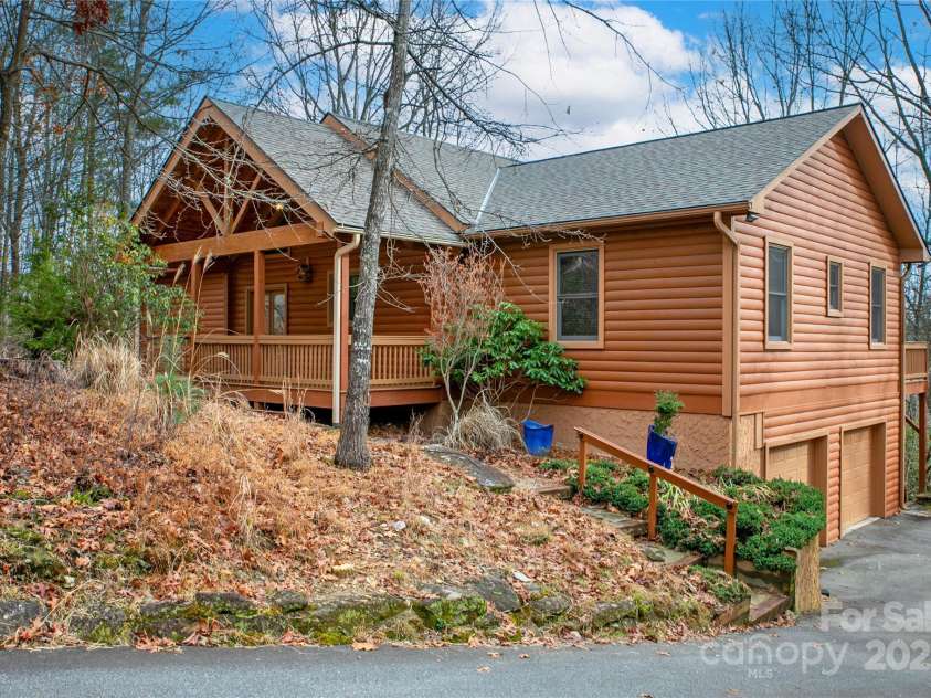 42 Tsitsi Court, Brevard, NC 28712.  MLS# CAR4326496, YatesRealty ID 2641. Welcome to 42 Tsitsi Ct.