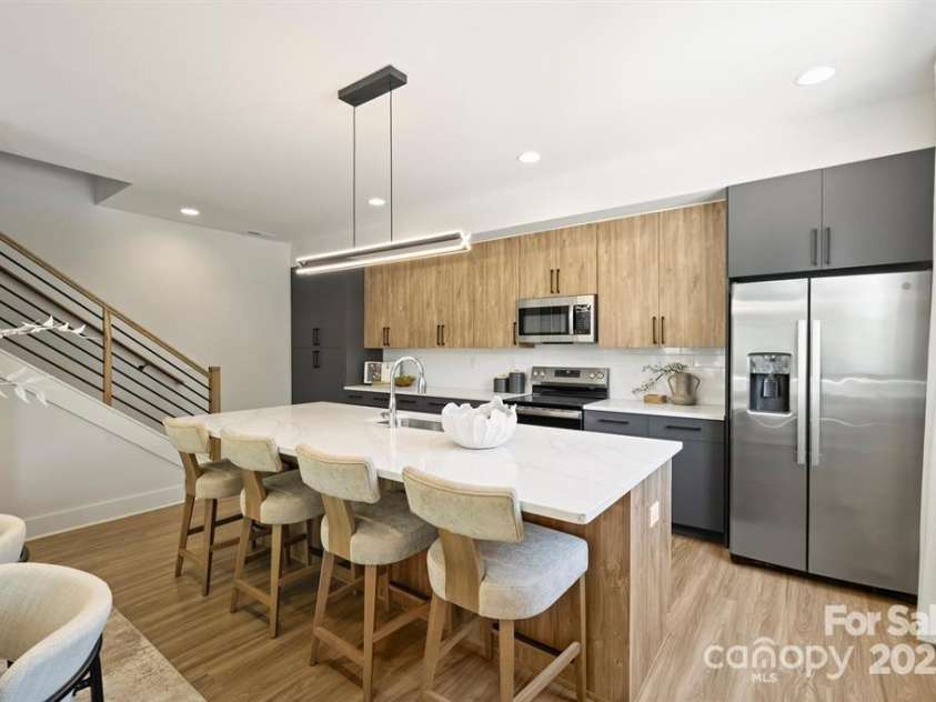 3024 Yada Lane, Charlotte, NC 28208.  MLS# CAR4239298, YatesRealty ID 26413. 
