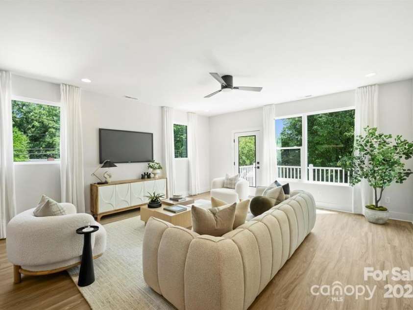 3024 Yada Lane, Charlotte, NC 28208.  MLS# CAR4239298, YatesRealty ID 26413. 
