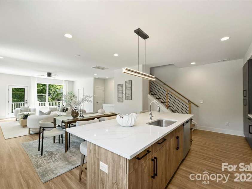 3024 Yada Lane, Charlotte, NC 28208.  MLS# CAR4239298, YatesRealty ID 26413. 