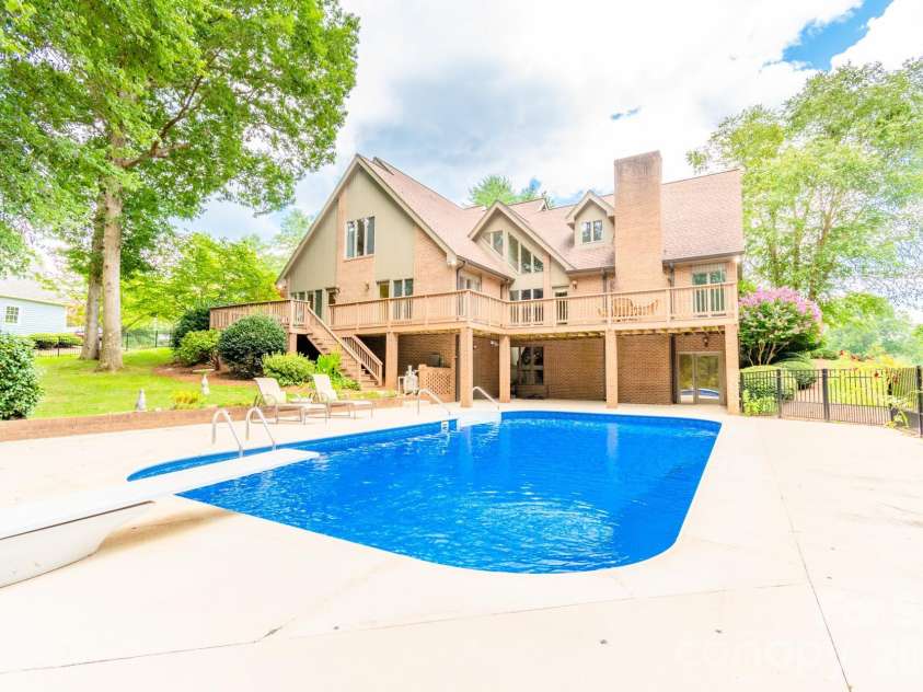 536 Innisbrook Drive, Statesville, NC 28625.  MLS# CAR4376509, YatesRealty ID 26413. Ready for summer fun!