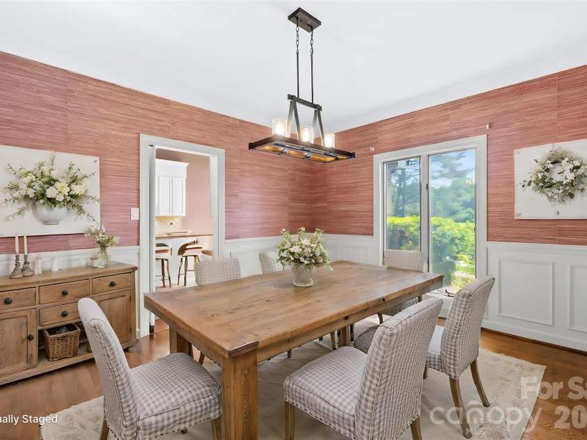 536 Innisbrook Drive, Statesville, NC 28625.  MLS# CAR4376509, YatesRealty ID 26413. Virtually staged dining room