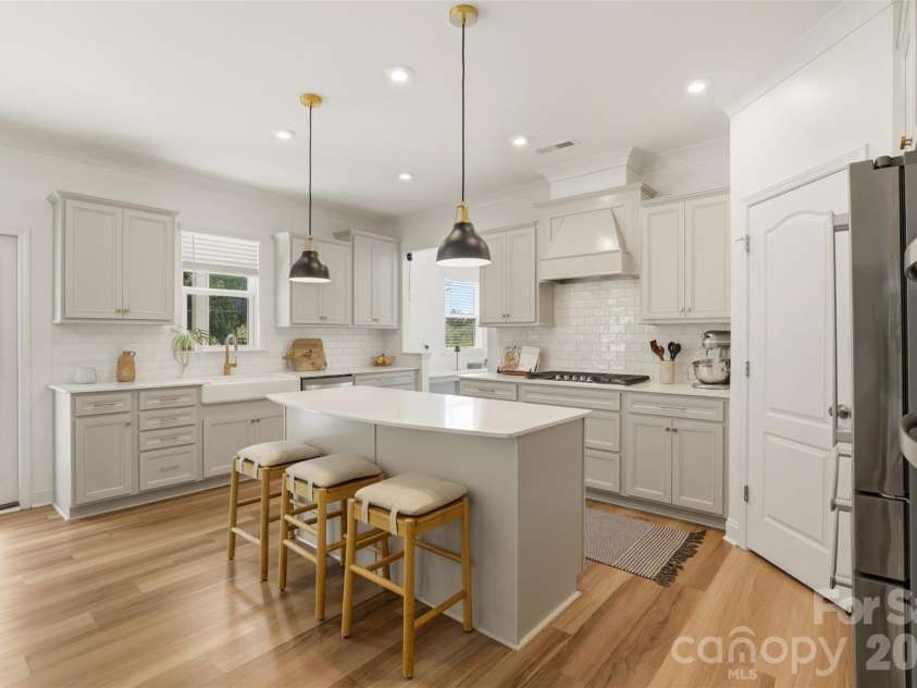 11511 Oakhampton Way, Matthews, NC 28105.  MLS# CAR4386647, YatesRealty ID 26414. 