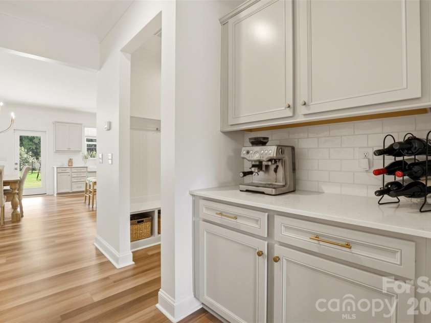 11511 Oakhampton Way, Matthews, NC 28105.  MLS# CAR4386647, YatesRealty ID 26414. 