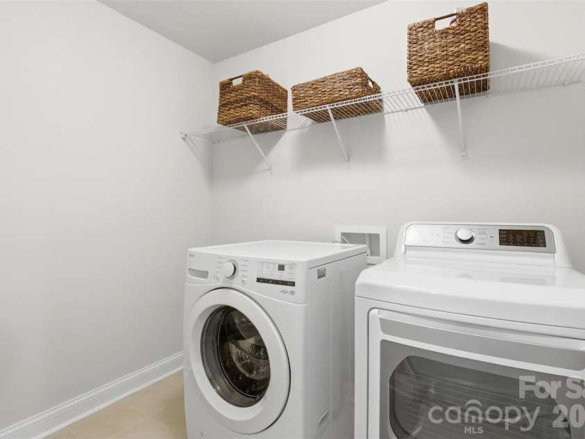 11511 Oakhampton Way, Matthews, NC 28105.  MLS# CAR4386647, YatesRealty ID 26414. 