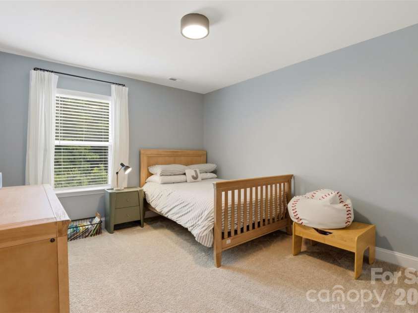 11511 Oakhampton Way, Matthews, NC 28105.  MLS# CAR4386647, YatesRealty ID 26414. 
