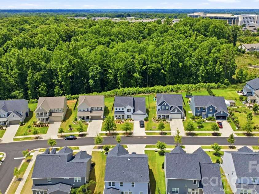 11511 Oakhampton Way, Matthews, NC 28105.  MLS# CAR4386647, YatesRealty ID 26414. 