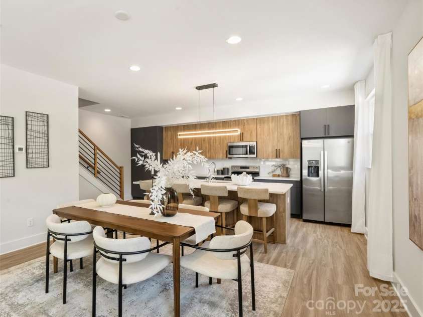 3023 Yada Lane, Charlotte, NC 28208.  MLS# CAR4239283, YatesRealty ID 26414. Large open kitchen