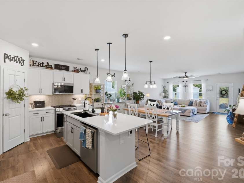 116 Camdenbrush Trail, Rock Hill, SC 29732.  MLS# CAR4345969, YatesRealty ID 26415. Open floor
