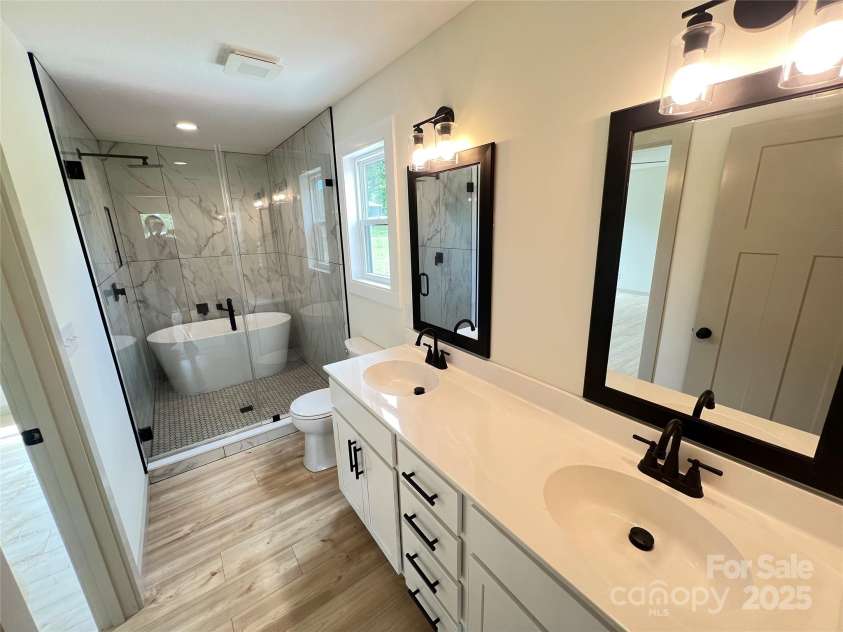 129 Scott Meadows Drive, Asheville, NC 28806.  MLS# CAR4282369, YatesRealty ID 26416. 