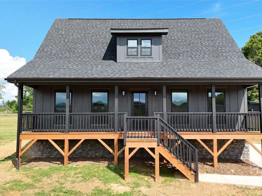 129 Scott Meadows Drive, Asheville, NC 28806.  MLS# CAR4282369, YatesRealty ID 26416. 