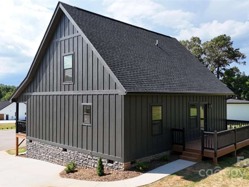 129 Scott Meadows Drive, Asheville, NC 28806.  MLS# CAR4282369, YatesRealty ID 26416. 