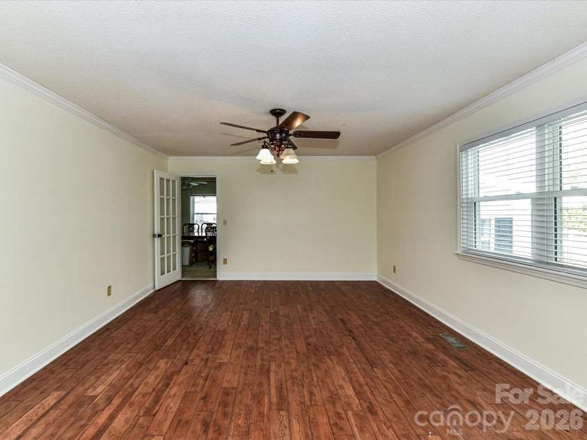 916 Lakewood Drive, Matthews, NC 28104.  MLS# CAR4357996, YatesRealty ID 26416. 