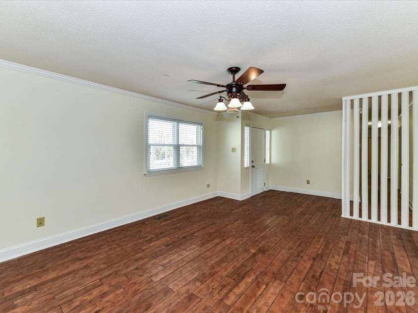 916 Lakewood Drive, Matthews, NC 28104.  MLS# CAR4357996, YatesRealty ID 26416. 