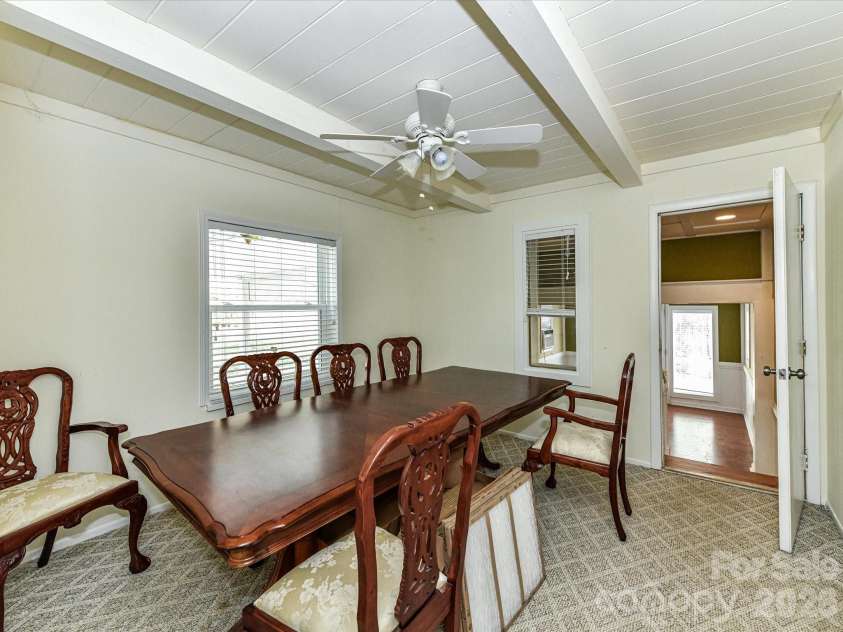 916 Lakewood Drive, Matthews, NC 28104.  MLS# CAR4357996, YatesRealty ID 26416. 