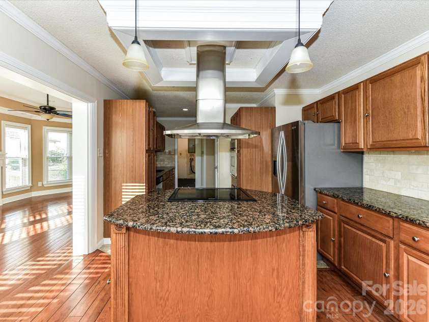 916 Lakewood Drive, Matthews, NC 28104.  MLS# CAR4357996, YatesRealty ID 26416. 
