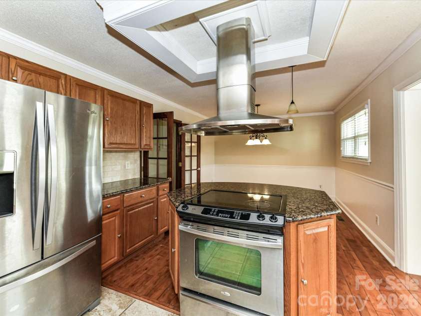 916 Lakewood Drive, Matthews, NC 28104.  MLS# CAR4357996, YatesRealty ID 26416. 