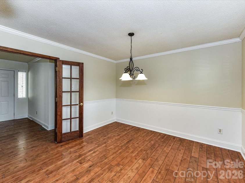 916 Lakewood Drive, Matthews, NC 28104.  MLS# CAR4357996, YatesRealty ID 26416. 