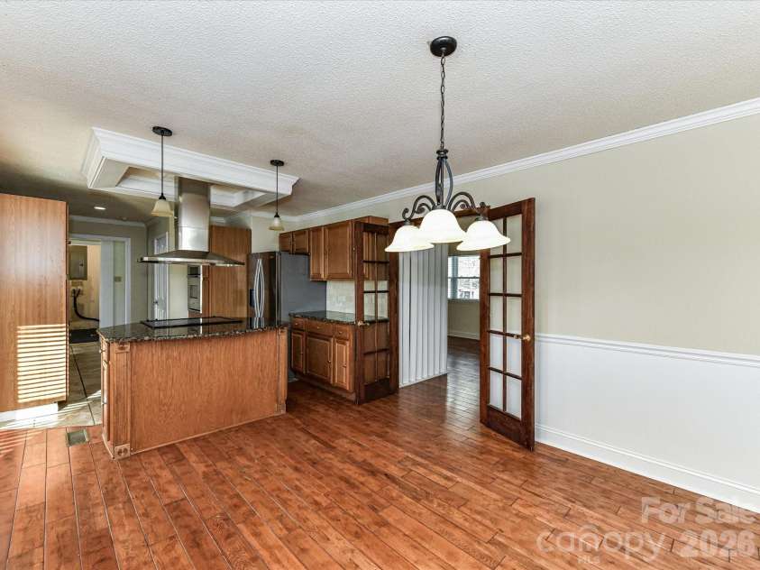 916 Lakewood Drive, Matthews, NC 28104.  MLS# CAR4357996, YatesRealty ID 26416. 