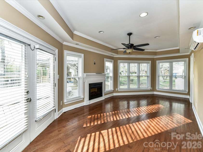 916 Lakewood Drive, Matthews, NC 28104.  MLS# CAR4357996, YatesRealty ID 26416. 