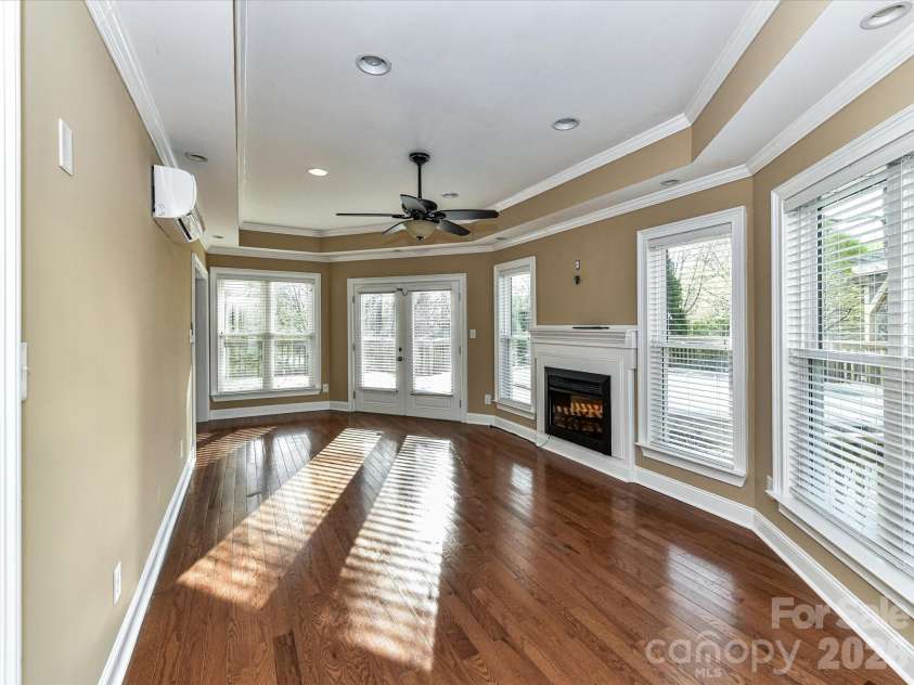 916 Lakewood Drive, Matthews, NC 28104.  MLS# CAR4357996, YatesRealty ID 26416. 