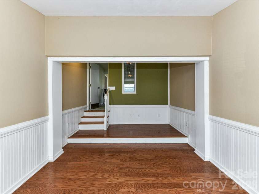 916 Lakewood Drive, Matthews, NC 28104.  MLS# CAR4357996, YatesRealty ID 26416. 