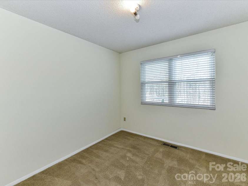 916 Lakewood Drive, Matthews, NC 28104.  MLS# CAR4357996, YatesRealty ID 26416. 