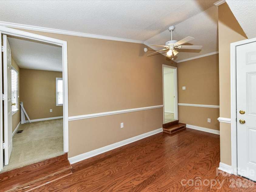 916 Lakewood Drive, Matthews, NC 28104.  MLS# CAR4357996, YatesRealty ID 26416. 