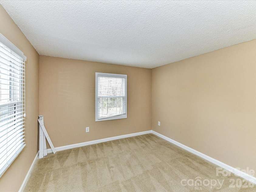 916 Lakewood Drive, Matthews, NC 28104.  MLS# CAR4357996, YatesRealty ID 26416. 