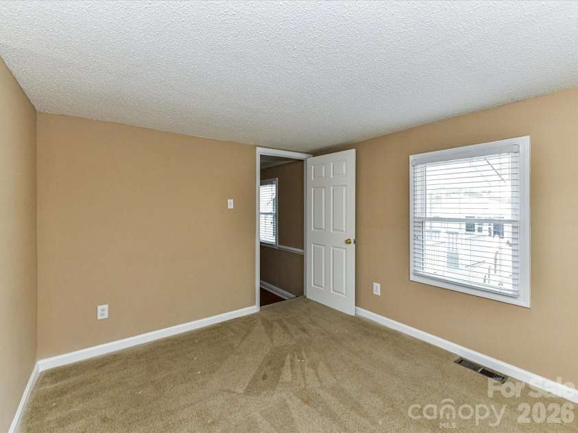 916 Lakewood Drive, Matthews, NC 28104.  MLS# CAR4357996, YatesRealty ID 26416. 
