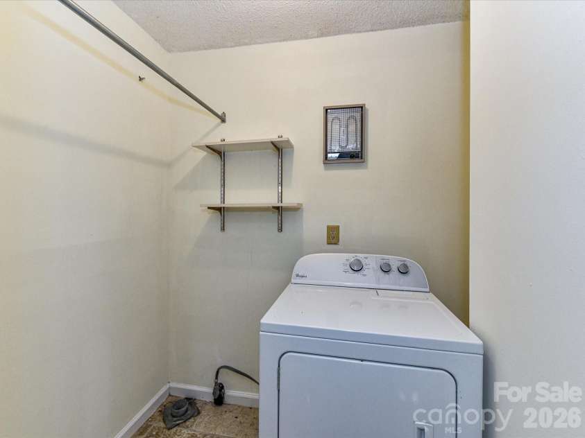916 Lakewood Drive, Matthews, NC 28104.  MLS# CAR4357996, YatesRealty ID 26416. 