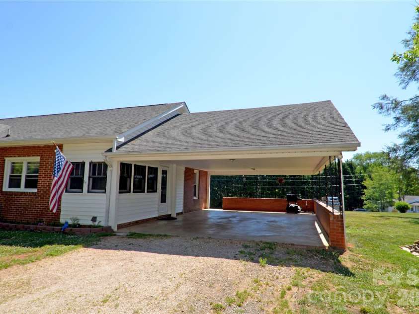 1419 US 70 Highway, Valdese, NC 28690.  MLS# CAR4381652, YatesRealty ID 26417. 