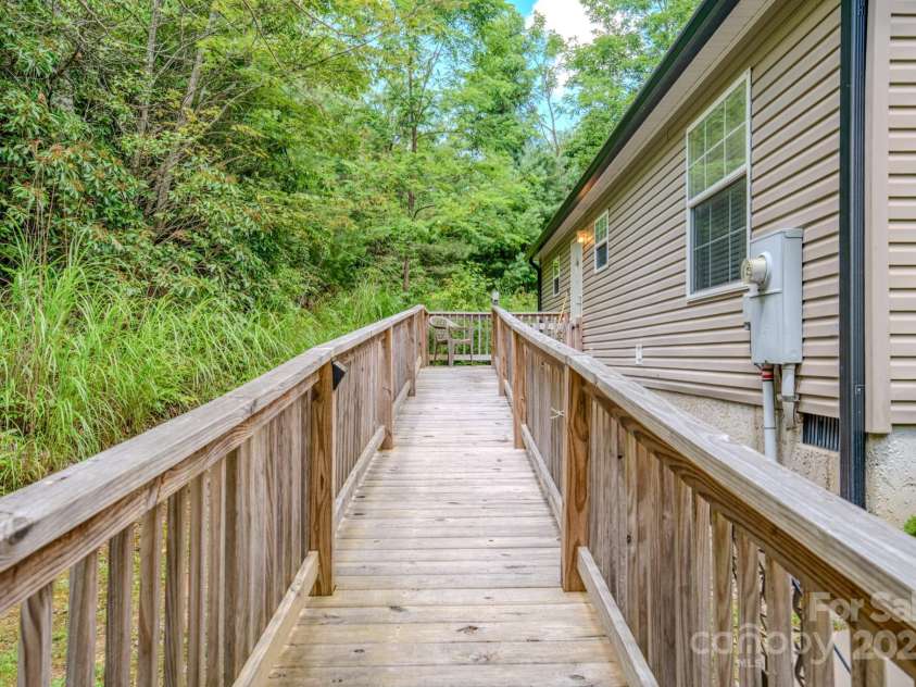 192 Lady Bug Lane, Penrose, NC 28766.  MLS# CAR4281886, YatesRealty ID 26417. 