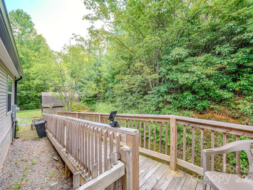 192 Lady Bug Lane, Penrose, NC 28766.  MLS# CAR4281886, YatesRealty ID 26417. 