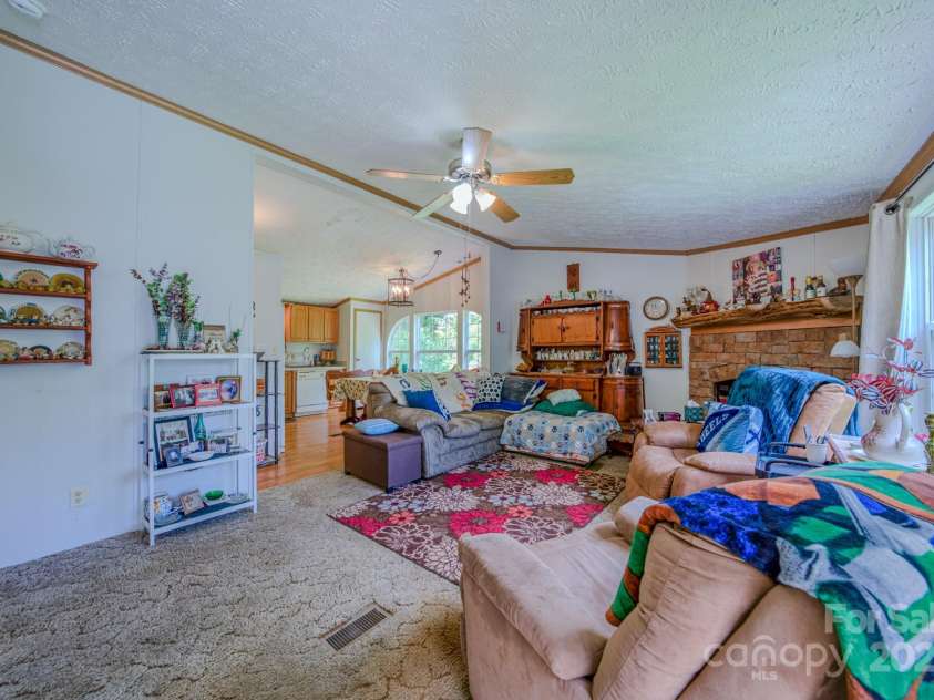 192 Lady Bug Lane, Penrose, NC 28766.  MLS# CAR4281886, YatesRealty ID 26417. 