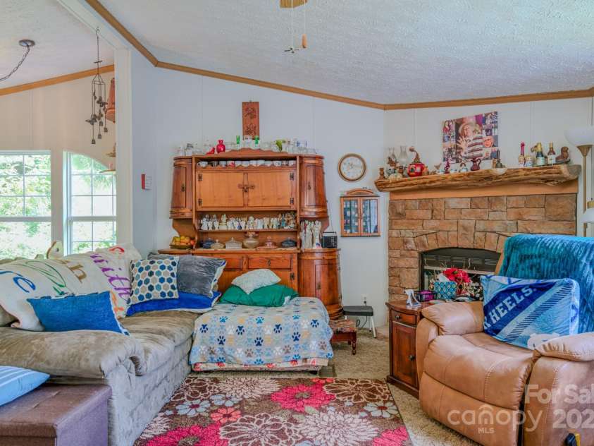192 Lady Bug Lane, Penrose, NC 28766.  MLS# CAR4281886, YatesRealty ID 26417. 