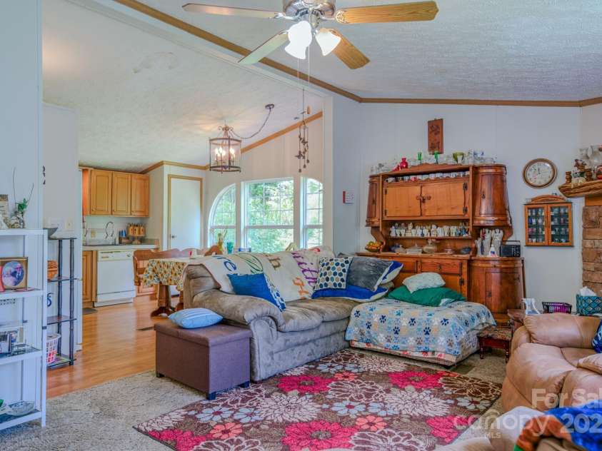 192 Lady Bug Lane, Penrose, NC 28766.  MLS# CAR4281886, YatesRealty ID 26417. 