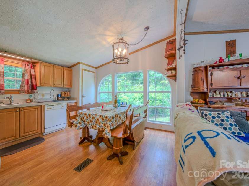 192 Lady Bug Lane, Penrose, NC 28766.  MLS# CAR4281886, YatesRealty ID 26417. 