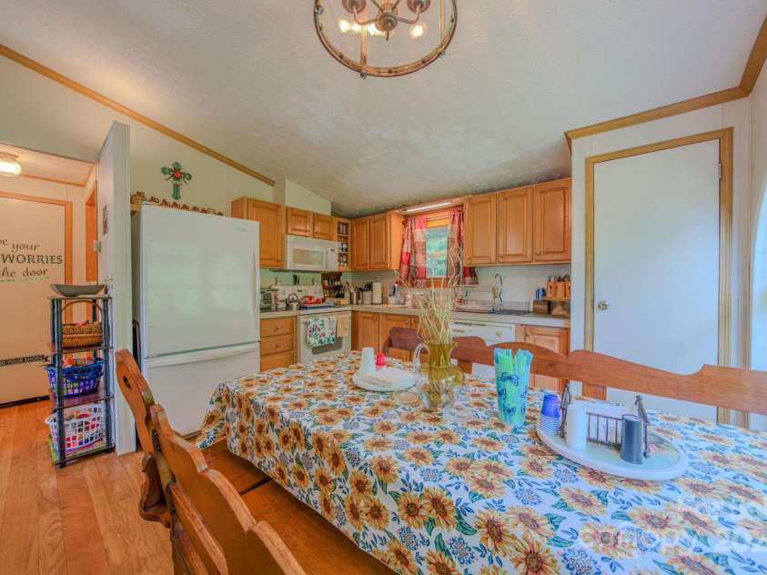 192 Lady Bug Lane, Penrose, NC 28766.  MLS# CAR4281886, YatesRealty ID 26417. 