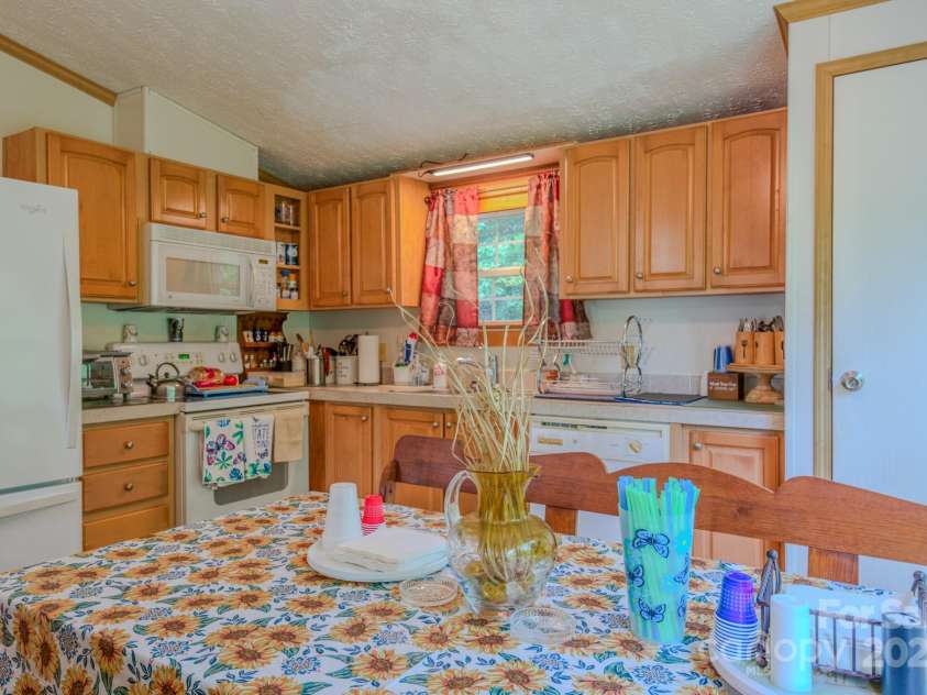 192 Lady Bug Lane, Penrose, NC 28766.  MLS# CAR4281886, YatesRealty ID 26417. 