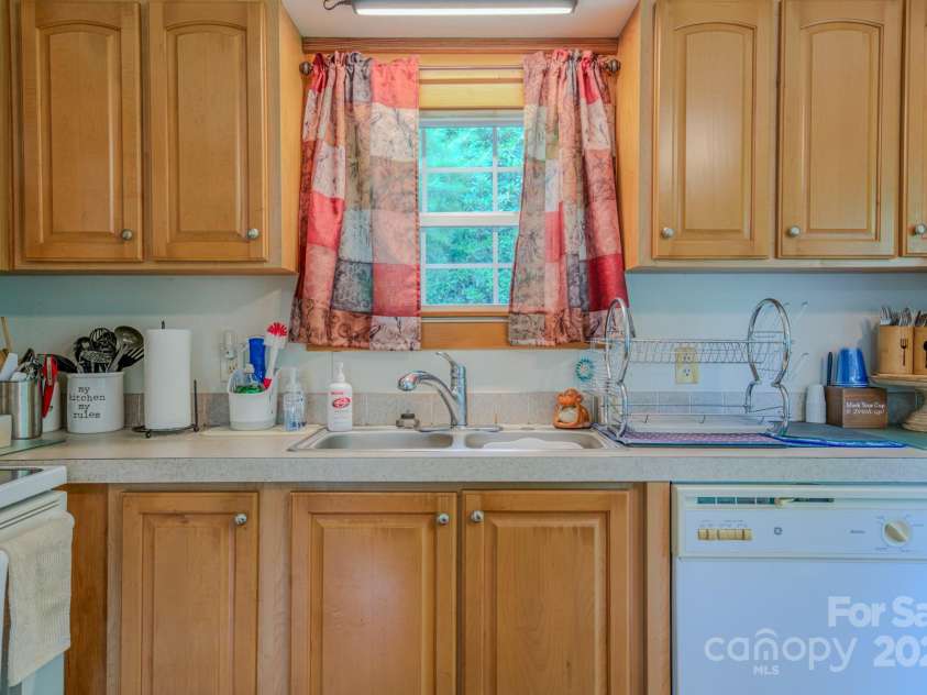 192 Lady Bug Lane, Penrose, NC 28766.  MLS# CAR4281886, YatesRealty ID 26417. 