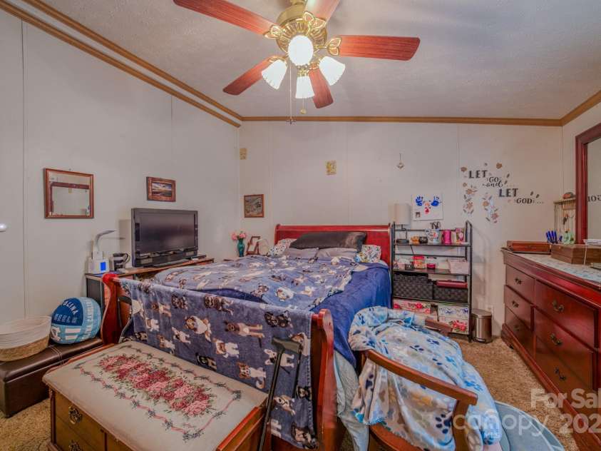 192 Lady Bug Lane, Penrose, NC 28766.  MLS# CAR4281886, YatesRealty ID 26417. 