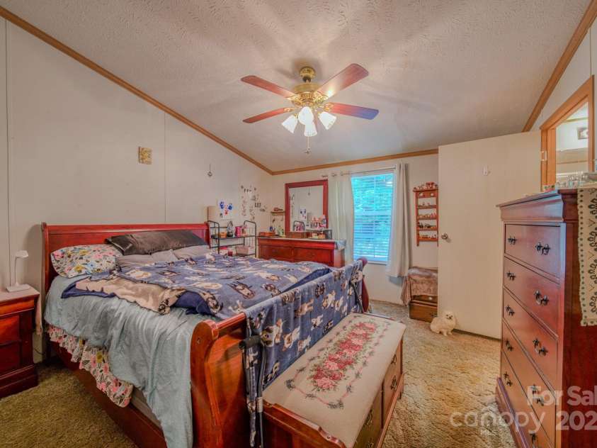 192 Lady Bug Lane, Penrose, NC 28766.  MLS# CAR4281886, YatesRealty ID 26417. 
