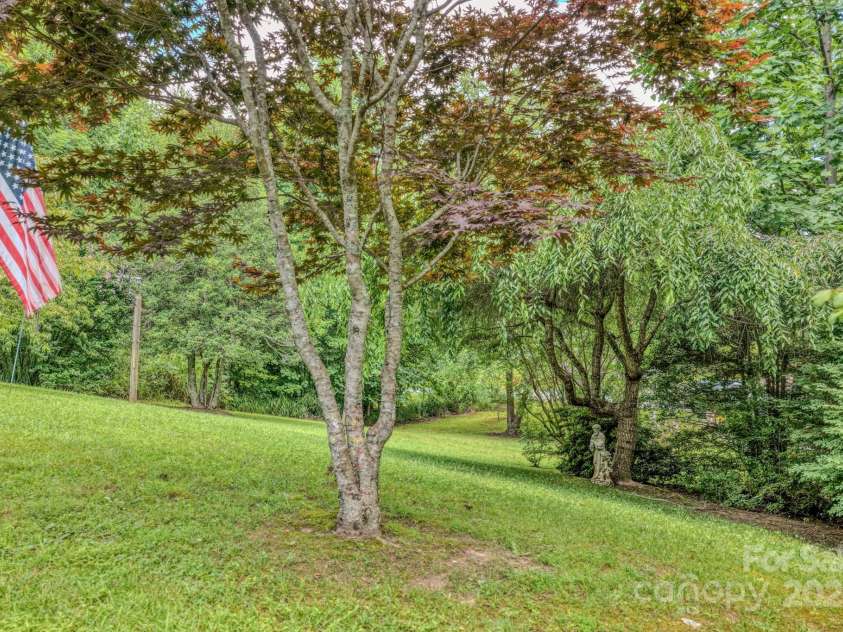 192 Lady Bug Lane, Penrose, NC 28766.  MLS# CAR4281886, YatesRealty ID 26417. 