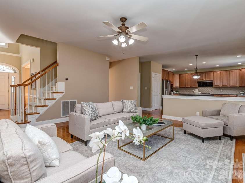 614 Ashgrove Lane, Charlotte, NC 28270.  MLS# CAR4346088, YatesRealty ID 26418. 