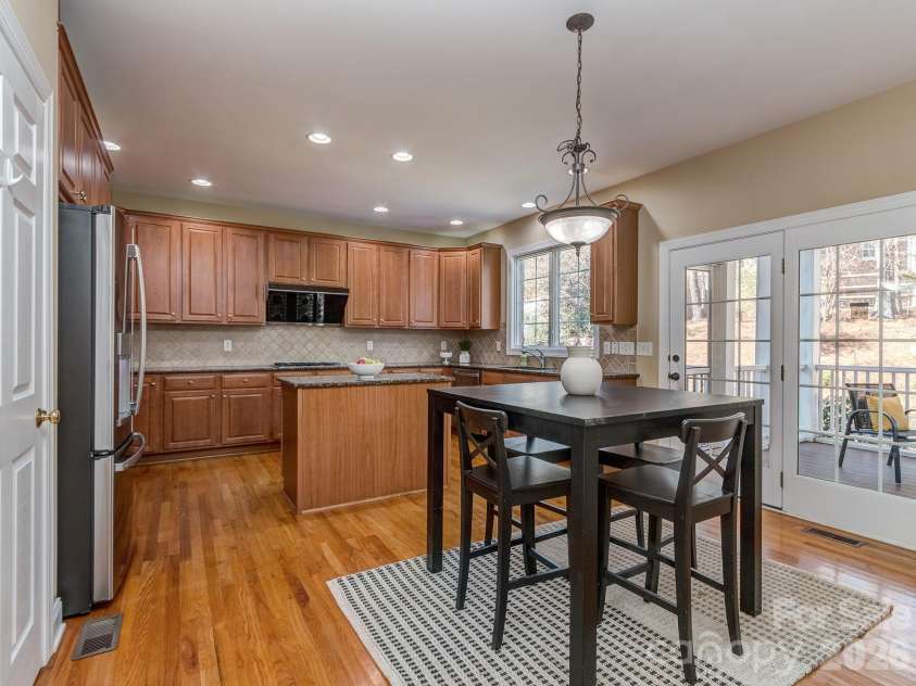 614 Ashgrove Lane, Charlotte, NC 28270.  MLS# CAR4346088, YatesRealty ID 26418. 